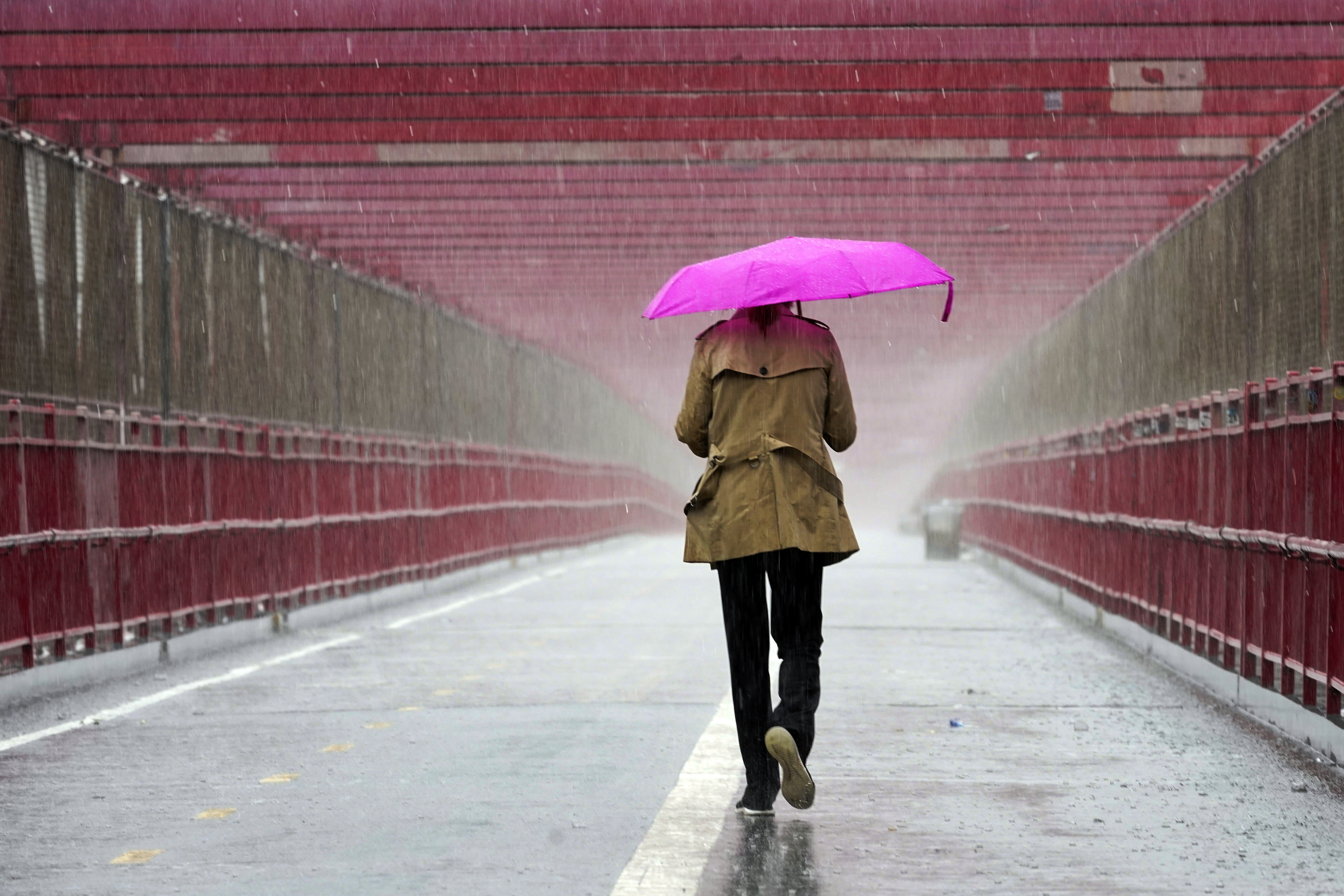 Hochul activa alerta en Nueva York por tormenta costera: advierten vientos de hasta 60 mph e inundaciones