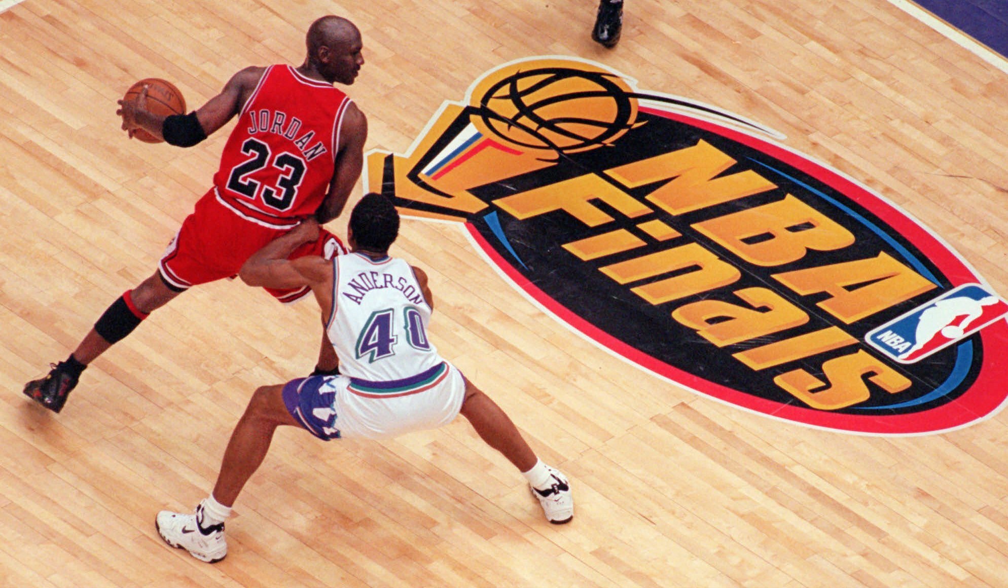 Venden jersey que usó Michael Jordan en las Finales del 98 por cifra récord de más de $12 millones