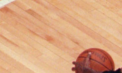 Shandon Anderson, de los Utah Jazz, intenta bloquear a Michael Jordan, de los Chicago Bulls, durante la segunda mitad del sexto partido de las Finales de la NBA en Salt Lake City, el domingo 14 de junio de 1998.