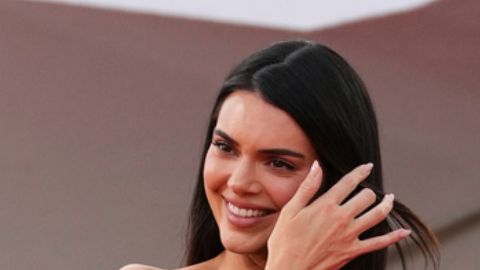 La modelo estadounidense y el cantante colombiano coincidieron en una de las actividades de la firma italiana