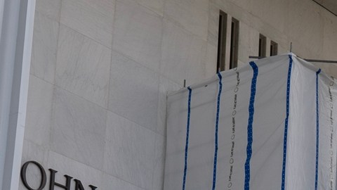 Kennedy Center evalúa inscribir el nombre de Donald Trump en la fachada para reconocer su supuesto rescate financiero
