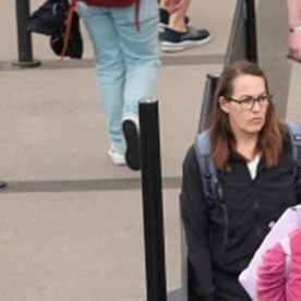 La FTC advierte que estos fraudes de viaje pueden llevar a las víctimas a entregar dinero o información personal y bancaria.