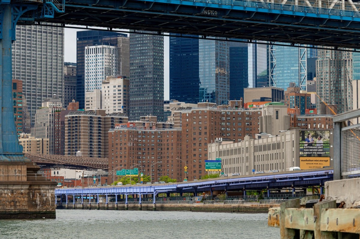 Juez ordena rehacer el impuesto a las segundas viviendas de NYC; 17,000 avisos quedan en disputa