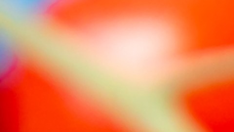 Salsa de tomate casera en cocción; el calor ayuda a liberar licopeno concentrado para mejorar la absorción de antioxidantes.