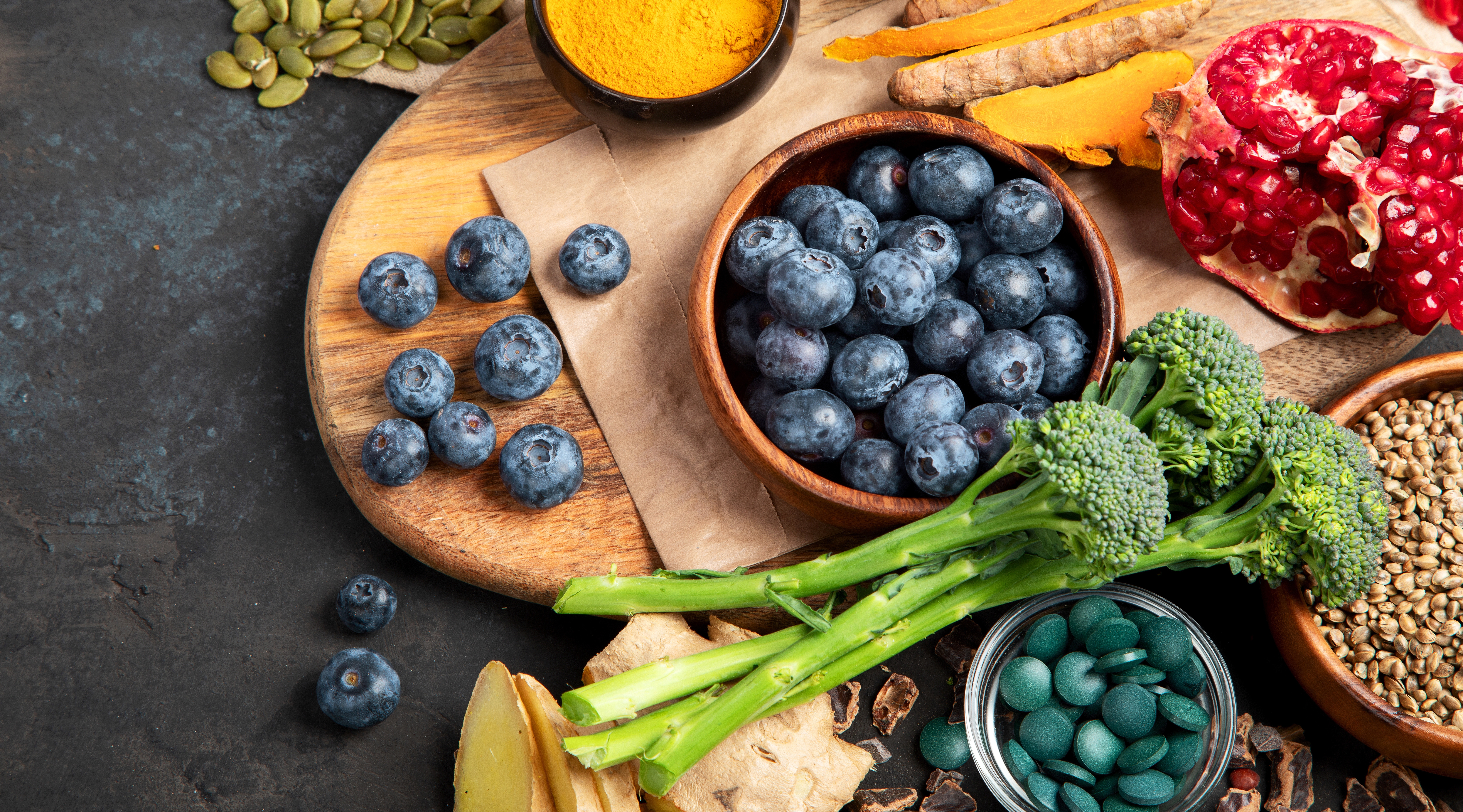 6 alimentos para calmar la inflamación, según un gastroenterólogo