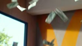 Papas fritas y hamburguesas elegibles de McDonald’s listas para despegar las piezas del juego MONOPOLY
