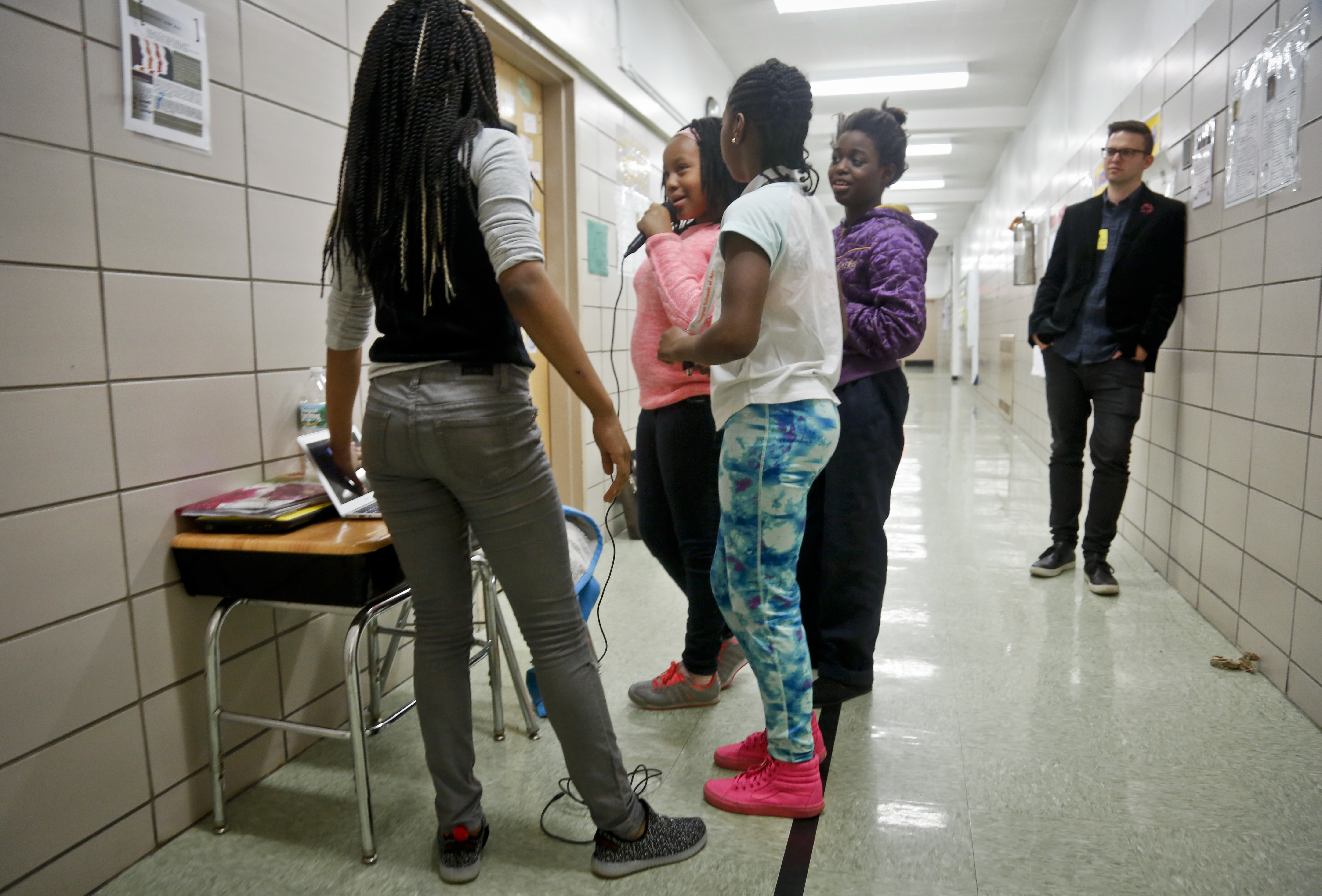 NYC abre 5 escuelas con propuestas de arte, tecnología y hip hop