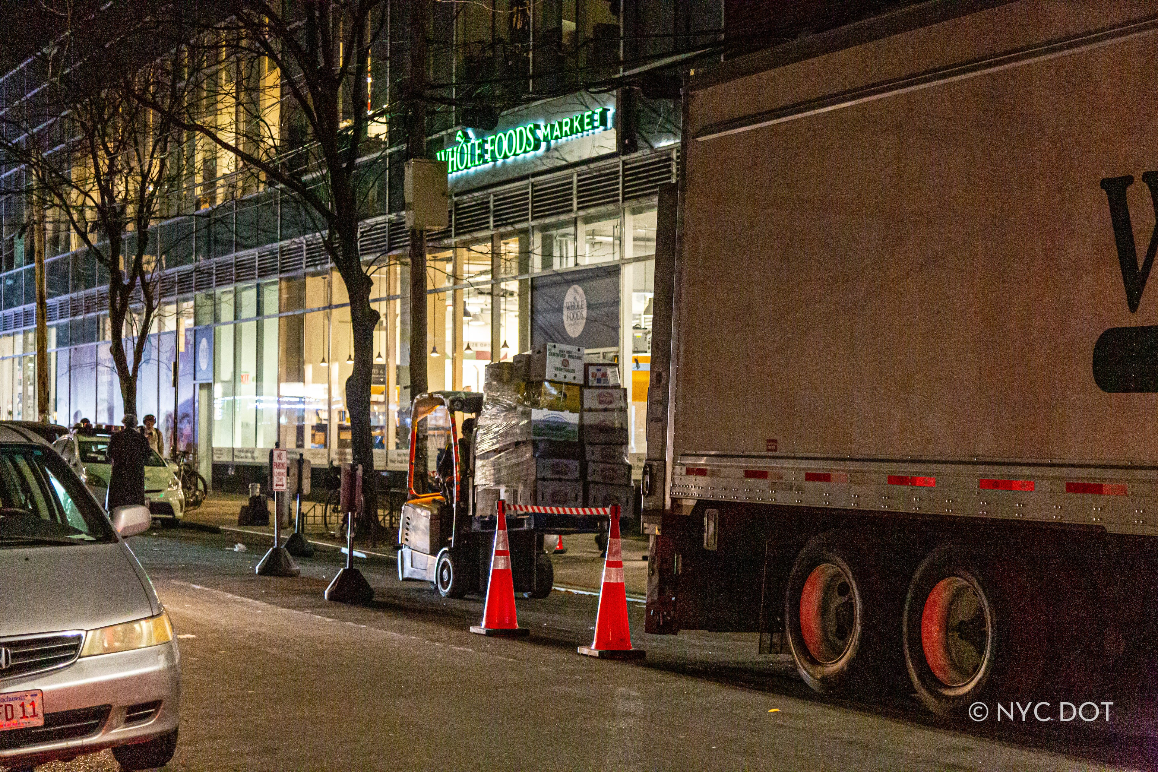 NYC dará incentivos económicos a empresas de transporte para que realicen entregas por la noche