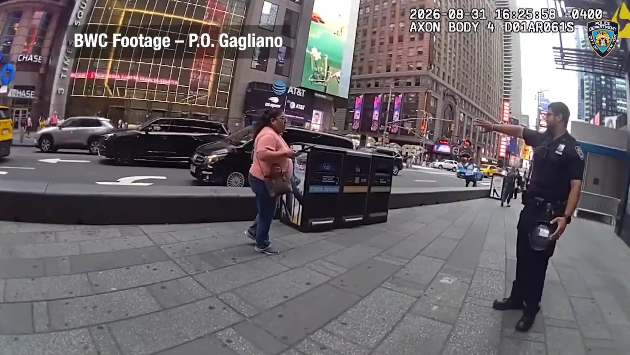 Video policial confirma que la mujer abatida en Times Square buscaba morir a manos de la policía