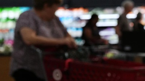Si la Fed vuelve a subir sus tasas, las familias con tarjetas o préstamos de tasa variable deberían anticipar pagos más altos hacia fin de año.