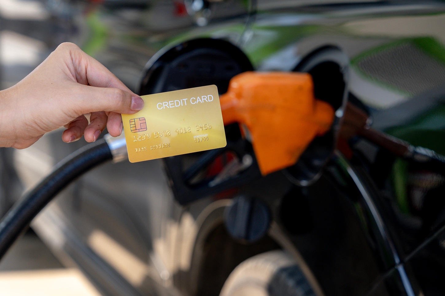 Las tarjetas de crédito que te dan hasta 5% de reembolso por comprar gasolina en 2026