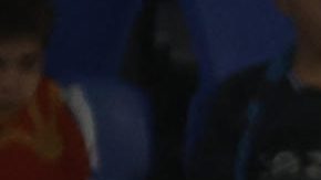 El delantero canadiense del Atlético de Madrid Jonathan David (2i) celebra su gol durante el partido de la quinta jornada de LaLiga que Real Sociedad y Atlético de Madrid disputan este domingo en el estadio de Anoeta, en San Sebastián.
