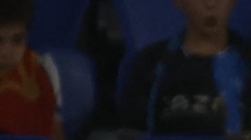 El delantero canadiense del Atlético de Madrid Jonathan David (2i) celebra su gol durante el partido de la quinta jornada de LaLiga que Real Sociedad y Atlético de Madrid disputan este domingo en el estadio de Anoeta, en San Sebastián.