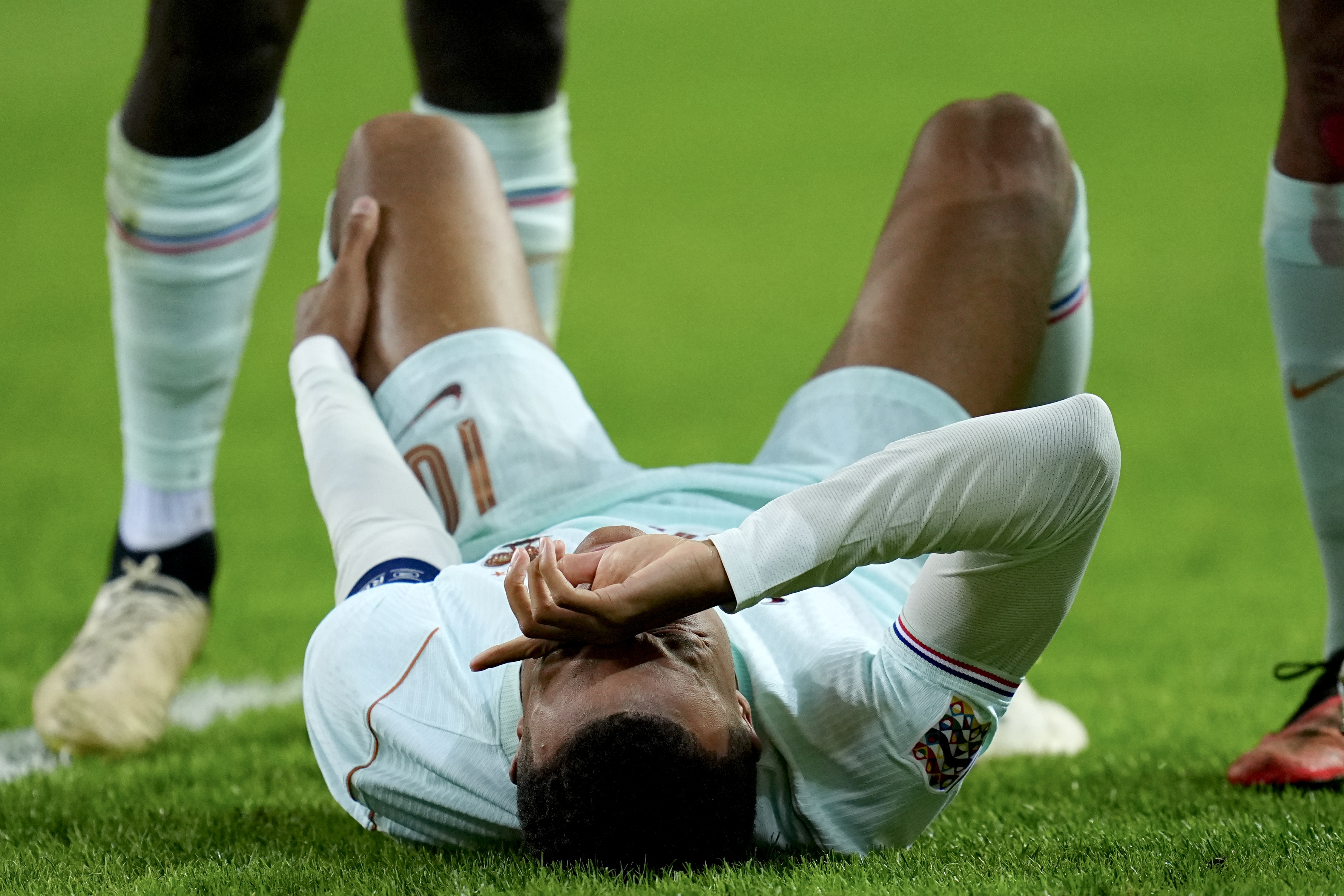 Kylian Mbappé sufre lesión "tendinosa" y deja la concentración con Francia