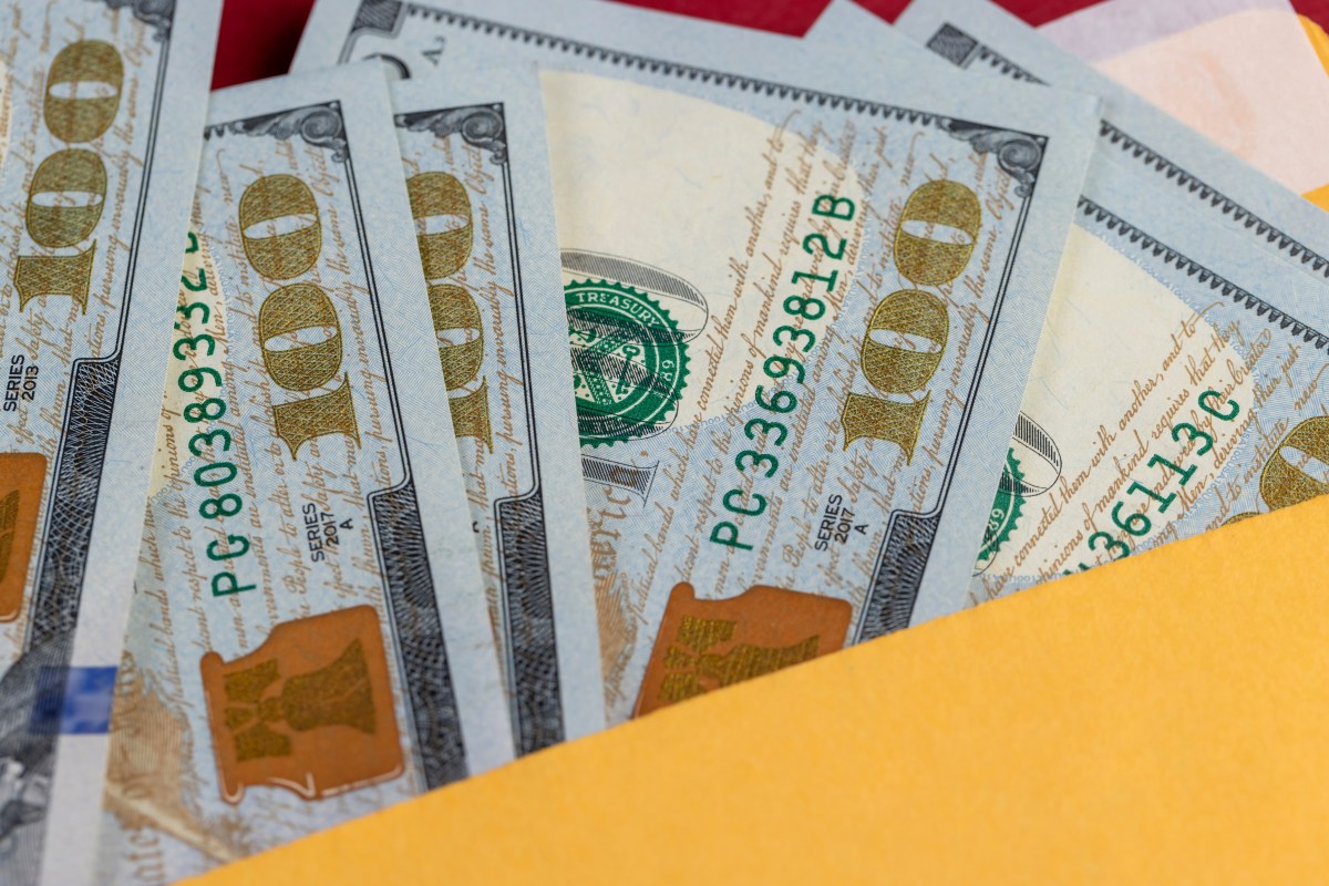 Un millón de estadounidenses recibirán cheques de $500 en octubre: ¿quiénes califican?