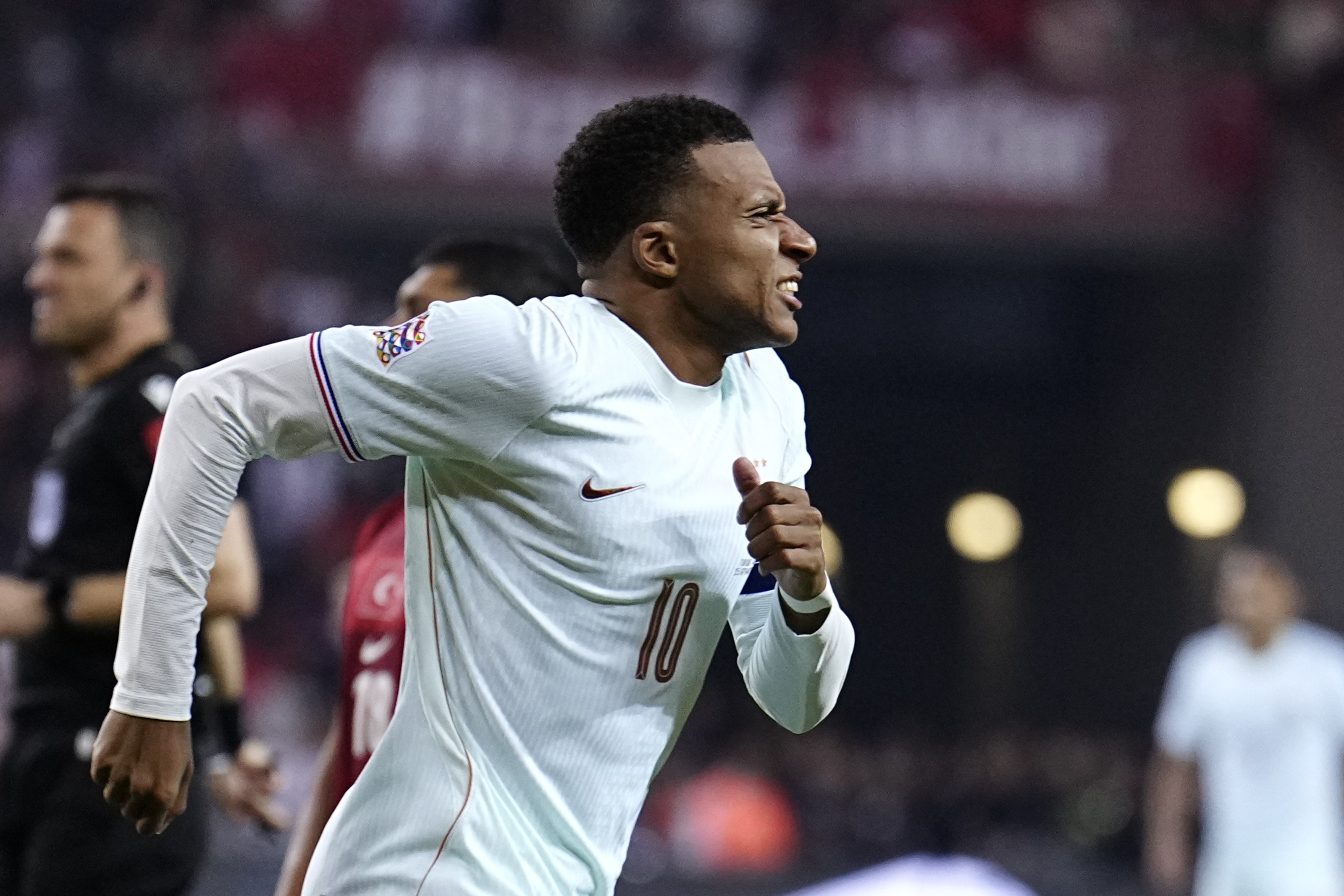 Kylian Mbappé esquiva una grave lesión y se perdería solo 12 días