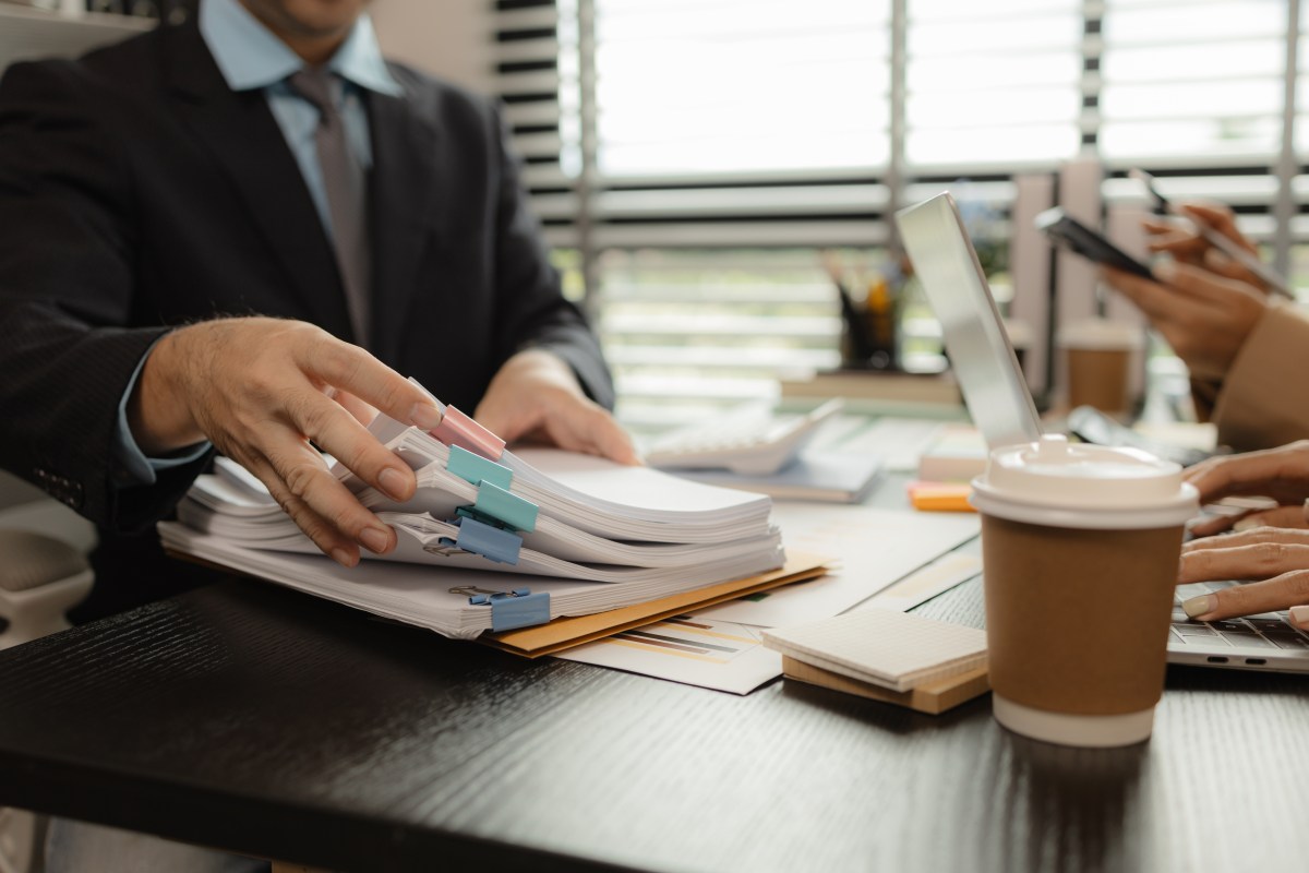 7 empleos en el gobierno que pagan más de $32 por hora