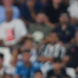 Federico Gatti, de la Juventus (izq.), marca un gol durante el partido de la Serie A italiana de fútbol entre la Juventus FC y el AC Milan en el Allianz Stadium de Turín, Italia, el 6 de septiembre de 2026.