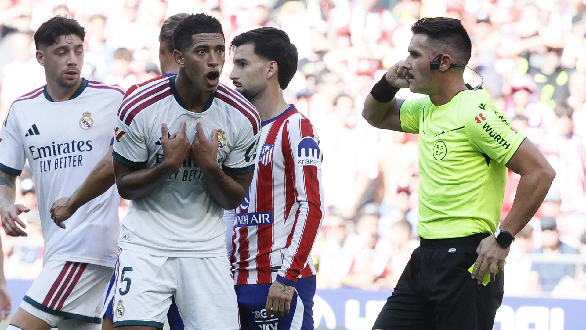 Arbitraje español admite equivocación en el derbi entre Atlético y Real Madrid