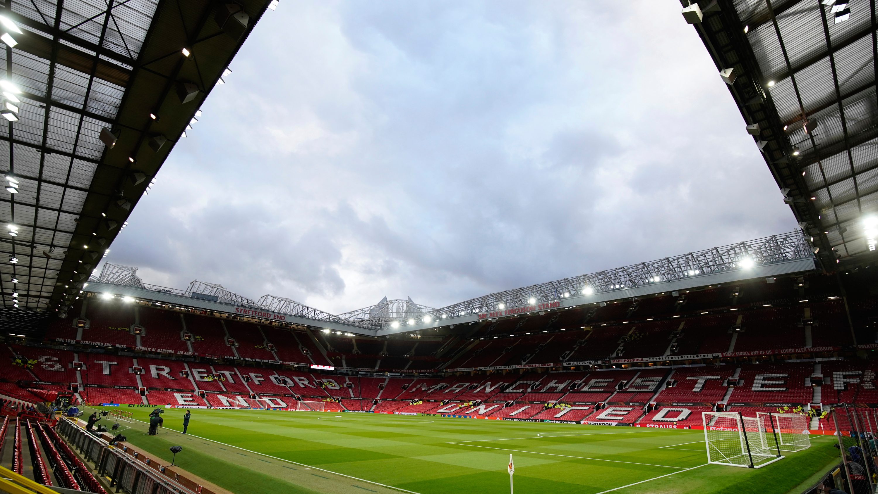 El Manchester United vende pedazos del césped del Old Trafford por $165 dólares