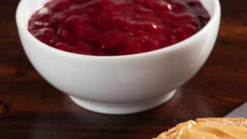 De la elegancia de 1901 a las aulas escolares: la mantequilla de maní y la mermelada sobre pan rebanado consolidaron al PB&J como uno de los platos más versátiles de EE.UU.