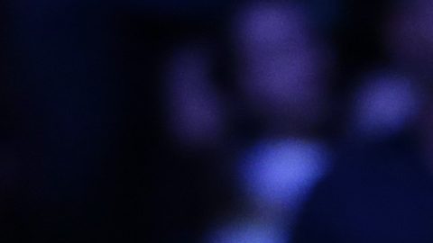 Ciryl Gane es revisado por los oficiales antes de entrar al octágono con Derrick Lewis para su combate por el título interino de peso pesado de artes marciales mixtas en UFC 265, el sábado 7 de agosto de 2021.