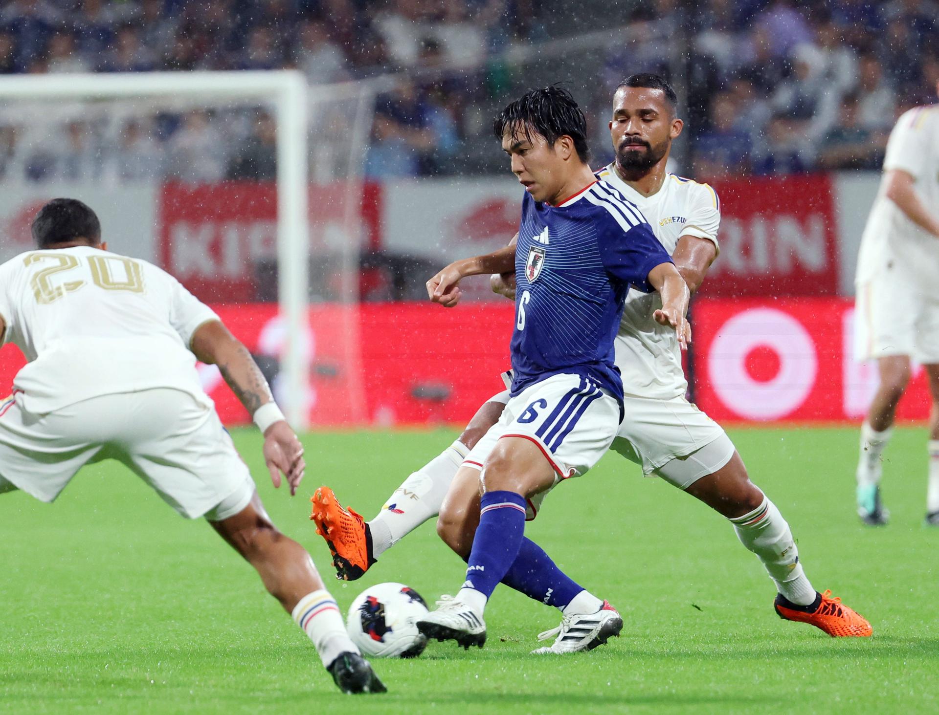 Con penal no cobrado y polémica del VAR, Japón sentenció 2-1 a Venezuela en amistoso