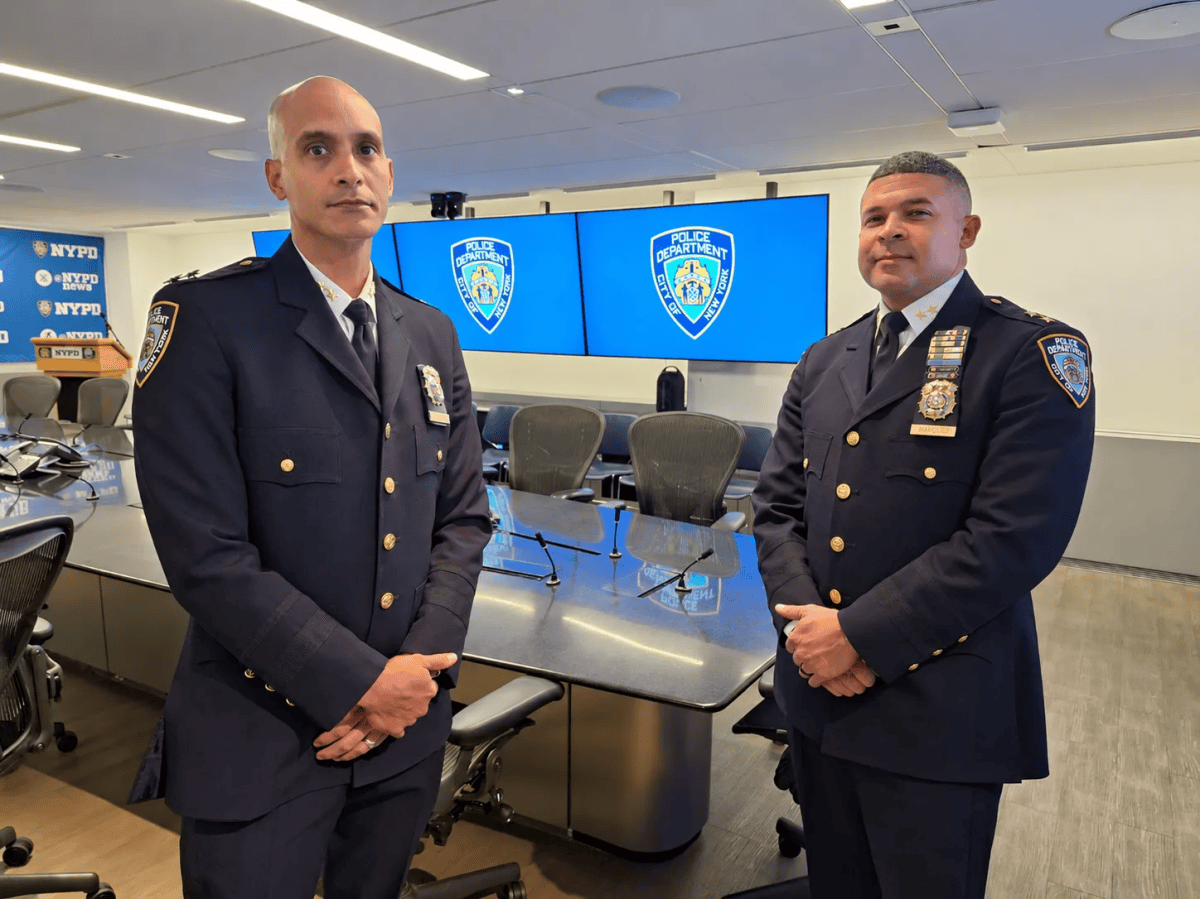 De niños de Brooklyn a líderes del NYPD: historias que muestran el ascenso del liderazgo hispano en la Gran Manzana