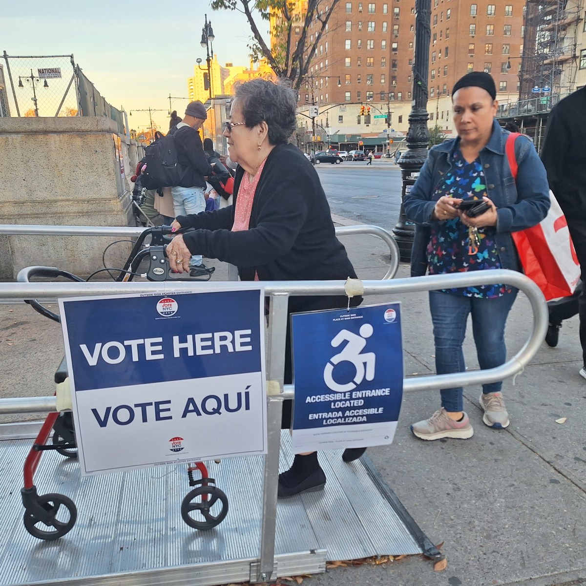 Electores de NYC votarán también en noviembre por cinco cambios para simplificar trámites municipales