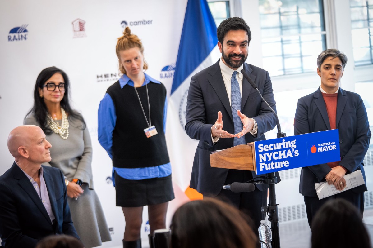 Alcaldía de NYC crea sitio web para que afectados con pérdida de cupones SNAP y Medicaid no se queden sin los beneficios
