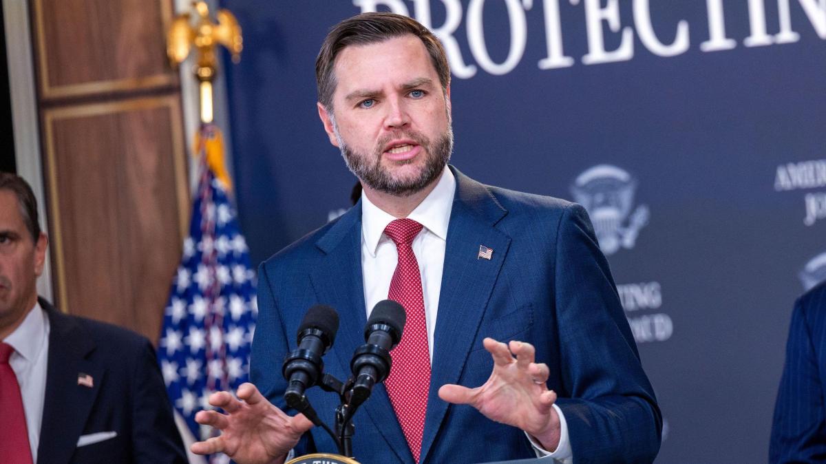 La Casa Blanca congela solicitudes migratorias de Microsoft y otras 7 empresas