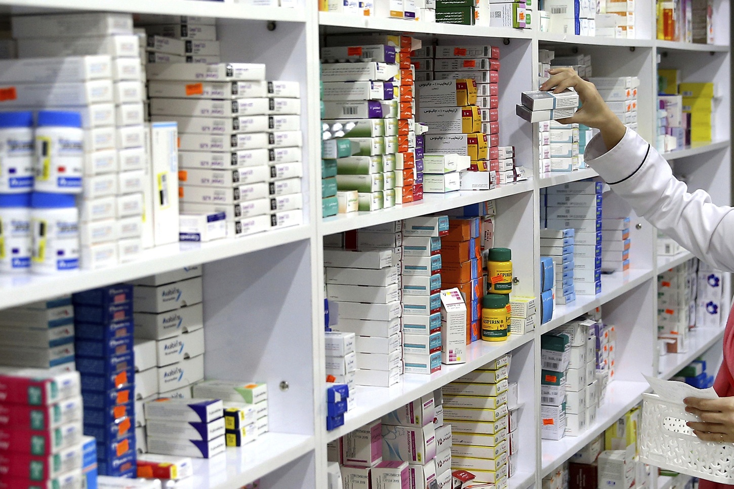 Medicamentos de Canadá podrían costar más en EE.UU. por nueva regla aduanera desde el 22 de octubre