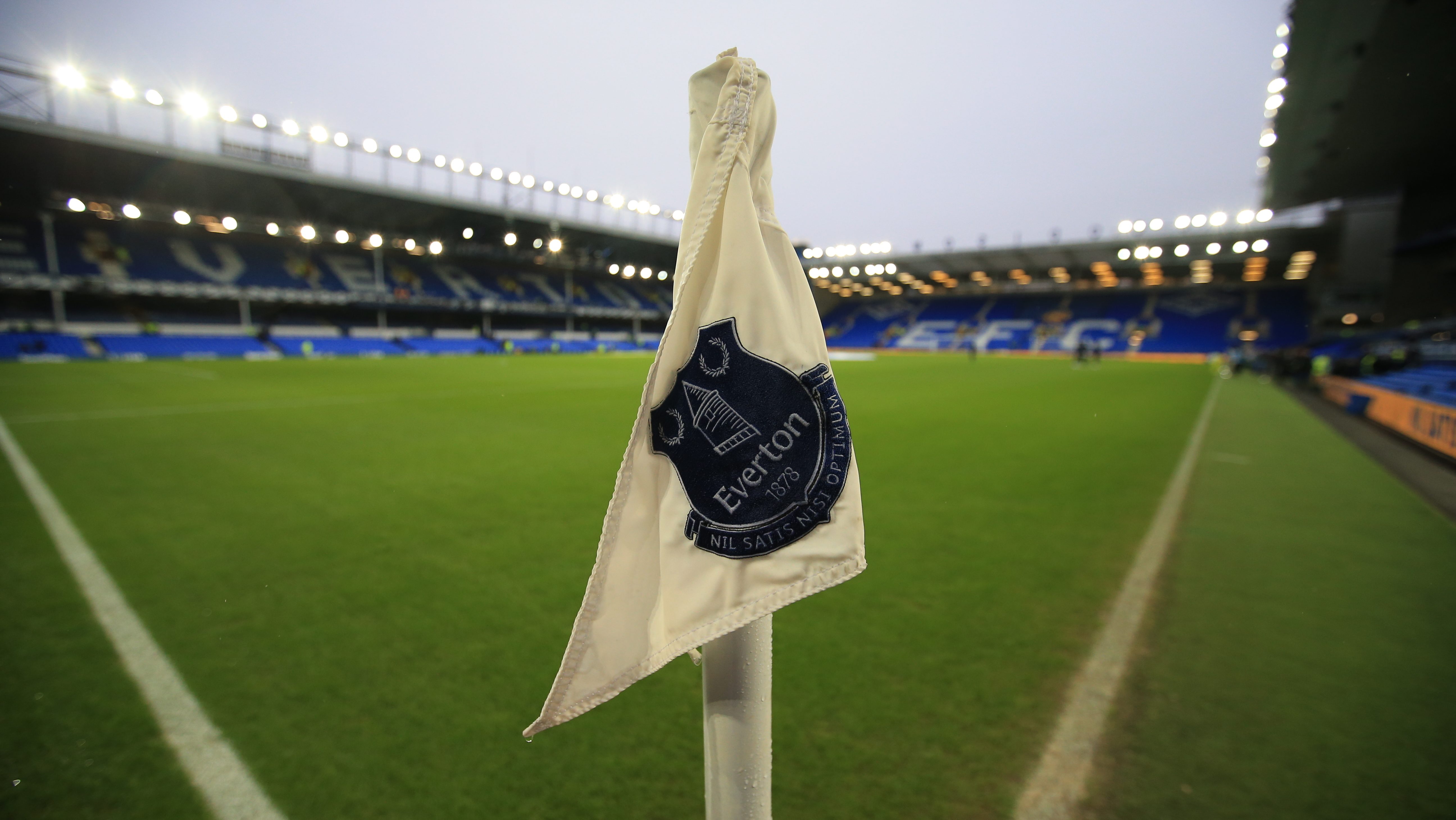 Dueños estadounidenses del Everton ponen el club en venta