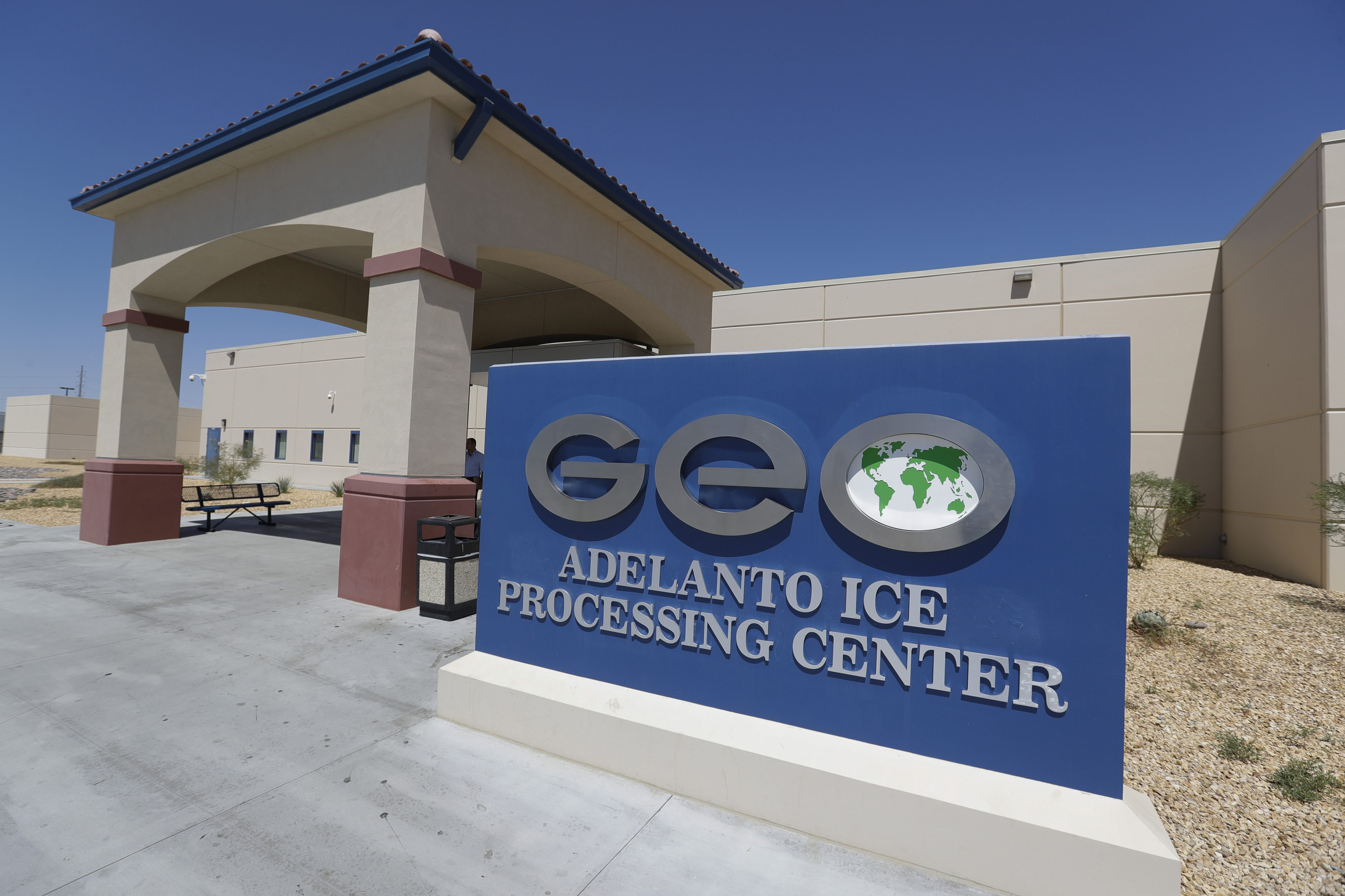 Trump compra tres centros de detención migratoria en California por $950 millones