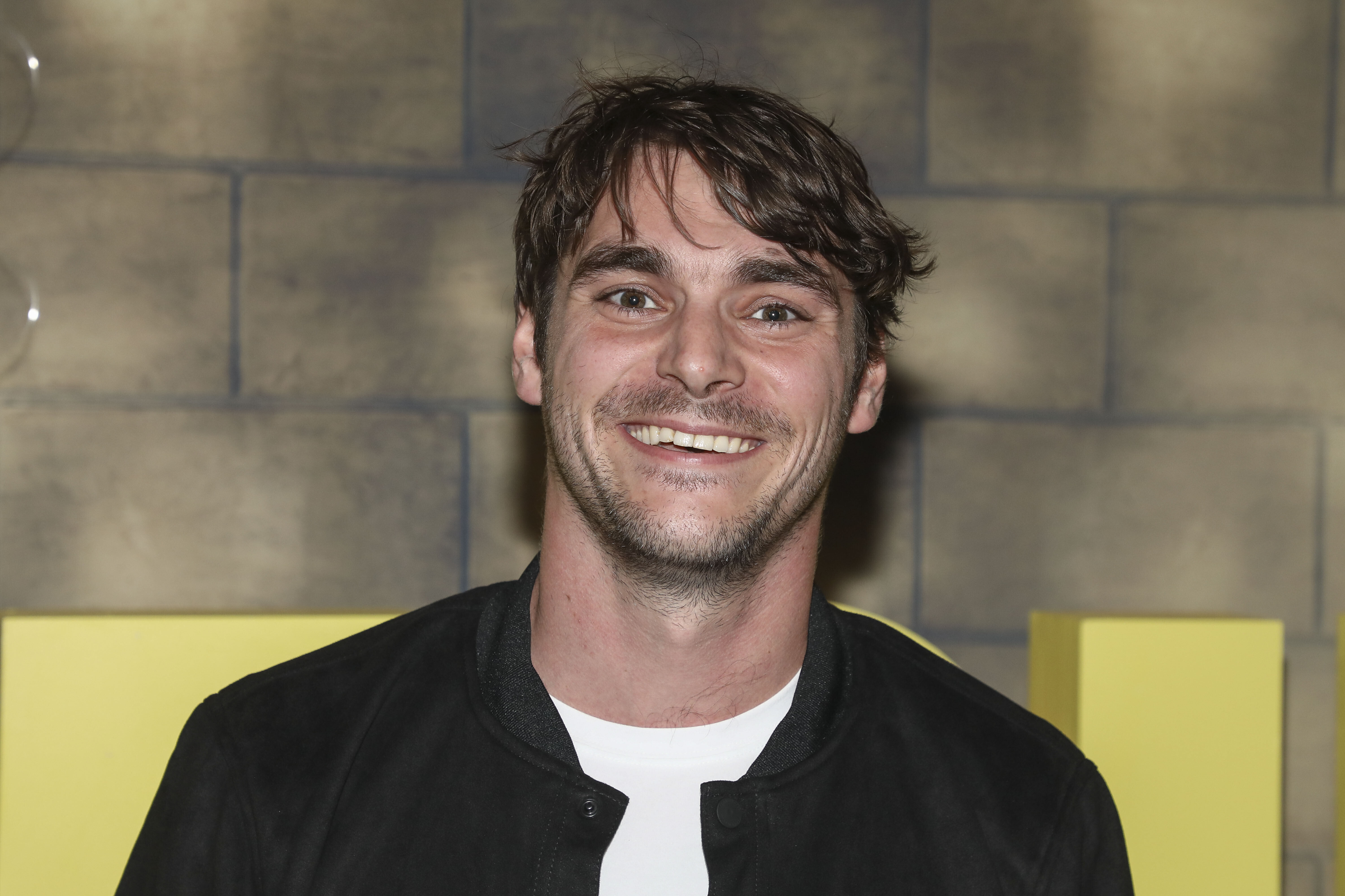 El elenco de "Breaking Bad" recuerda a RJ Mitte, actor de la serie que se quitó la vida