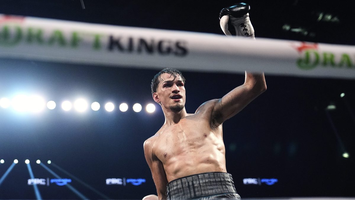 Brandon Figueroa pierde título de la AMB en la báscula y se retira del combate con Kameda
