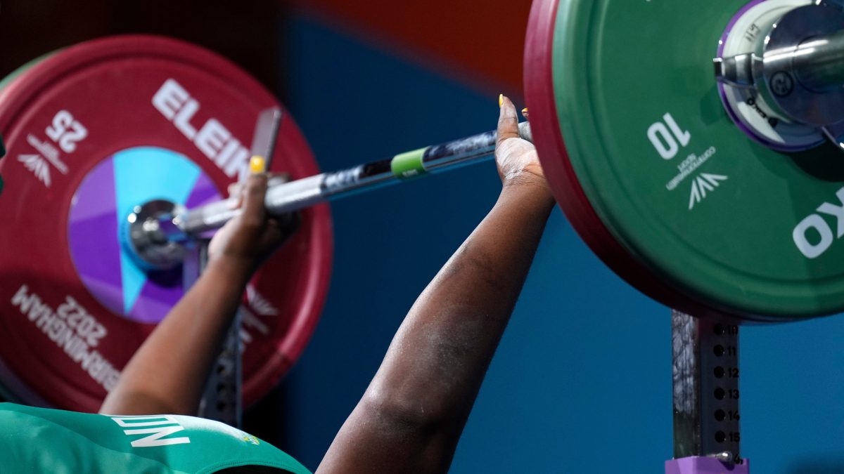 Atleta brasileña sufrió accidente escatológico en plena competencia de pesas en Brasil [Video]