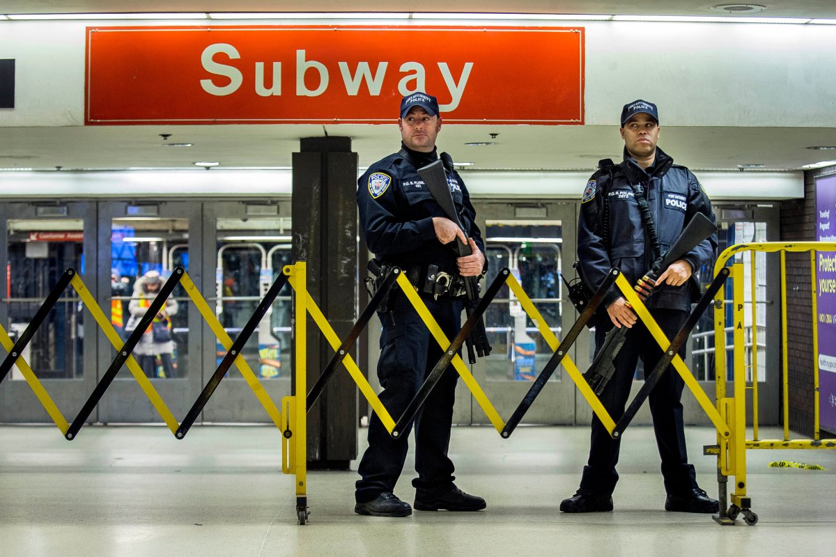 Asesinatos en el metro de NY casi se duplicaron este año tras tiroteo en una estación de Manhattan