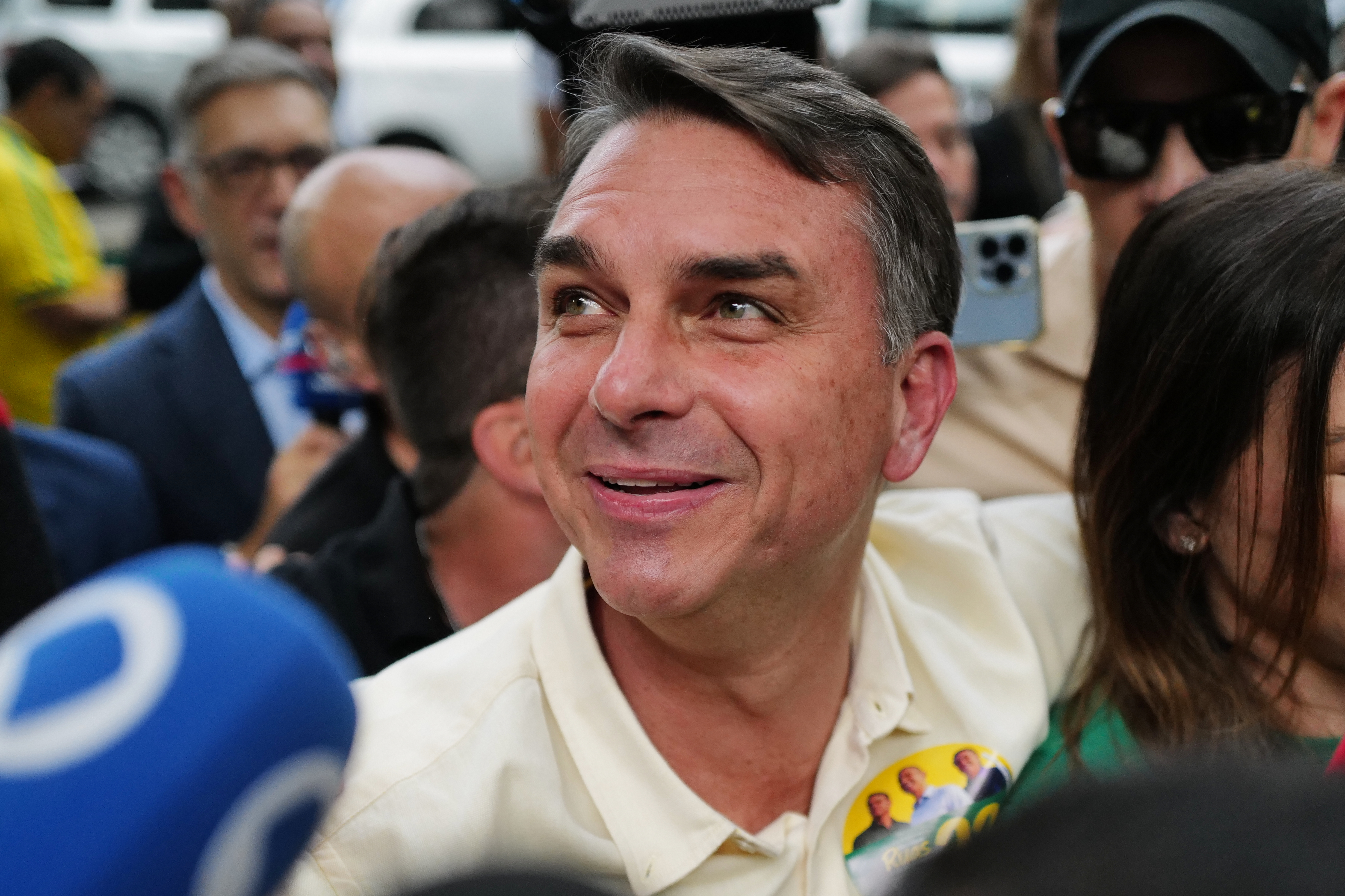Flávio Bolsonaro vence a Lula en Brasil, pero habrá segunda vuelta
