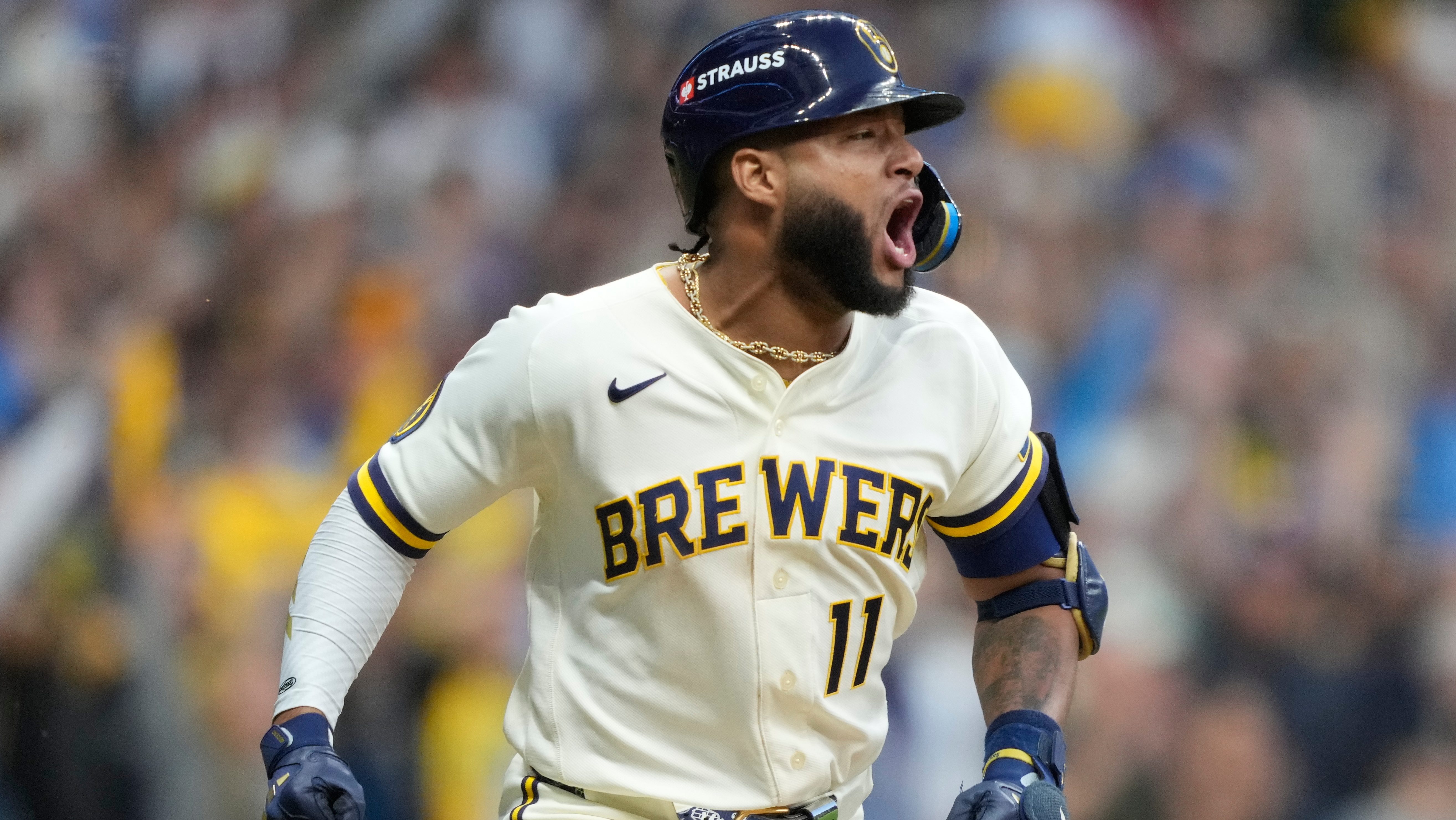 Con ayuda del techo y del poder de Chourio, Brewers ponen 2-0 la Serie de la Liga Nacional ante los Padres