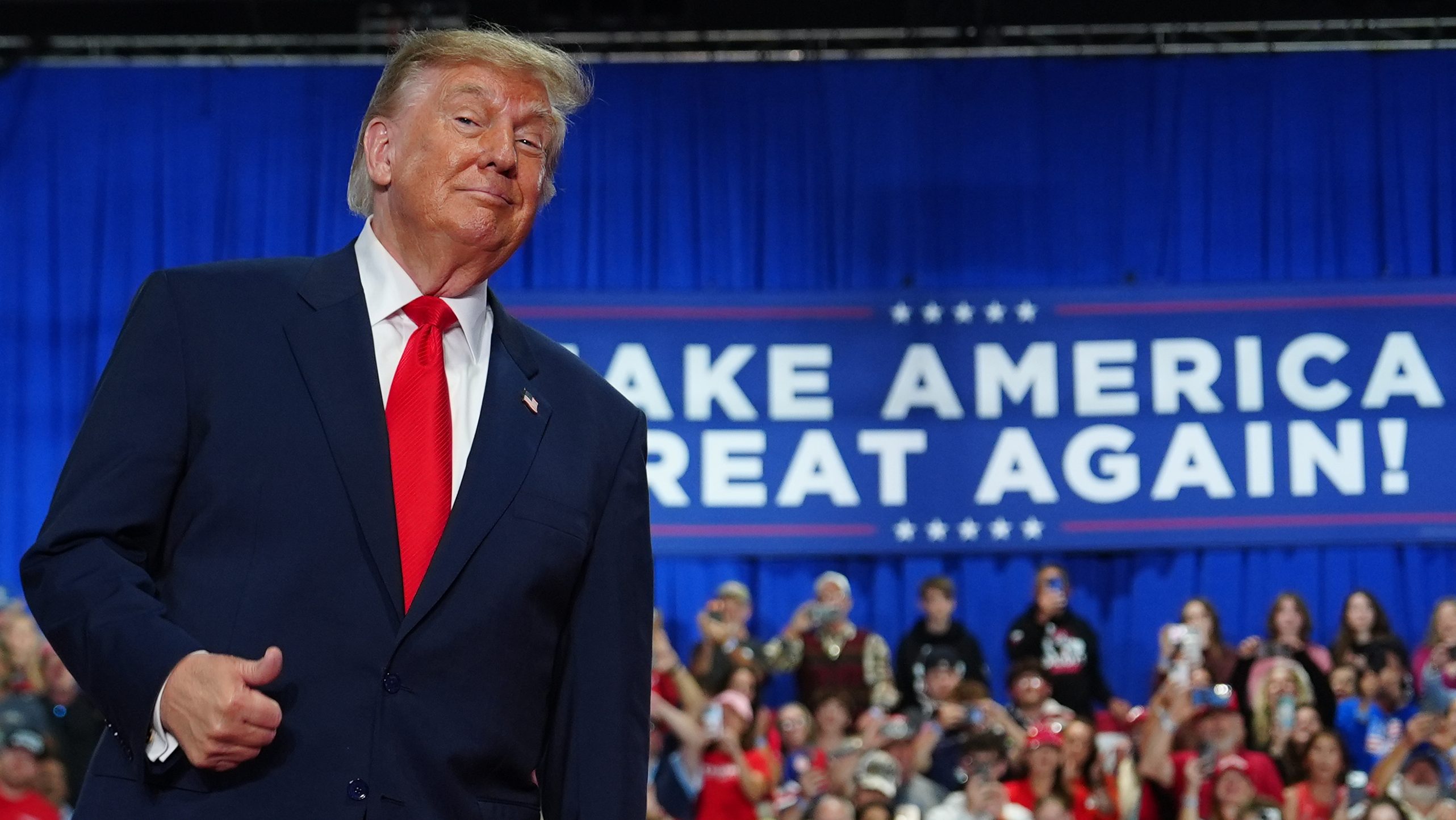 Trump desata críticas al alabar a ICE tras la violenta detención de un dominicano en Nueva York