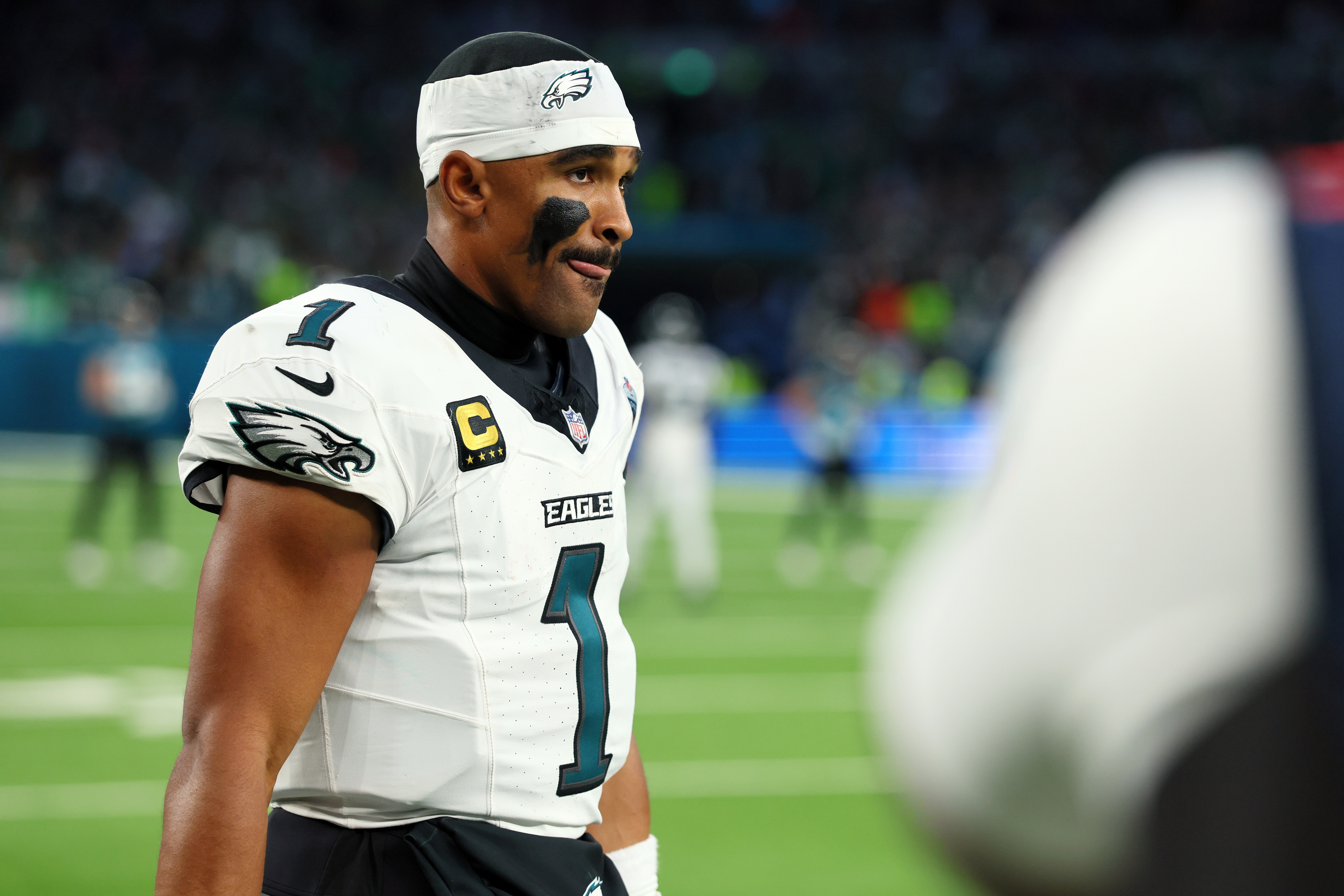 Jalen Hurts baja indefinida  en Philadelphia Eagles por un coágulo