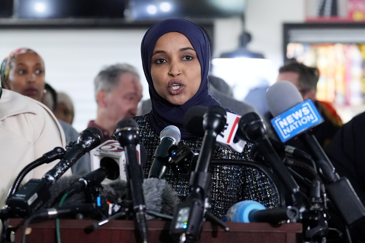 Agentes federales registran casa de la representante demócrata Ilhan Omar, según informes