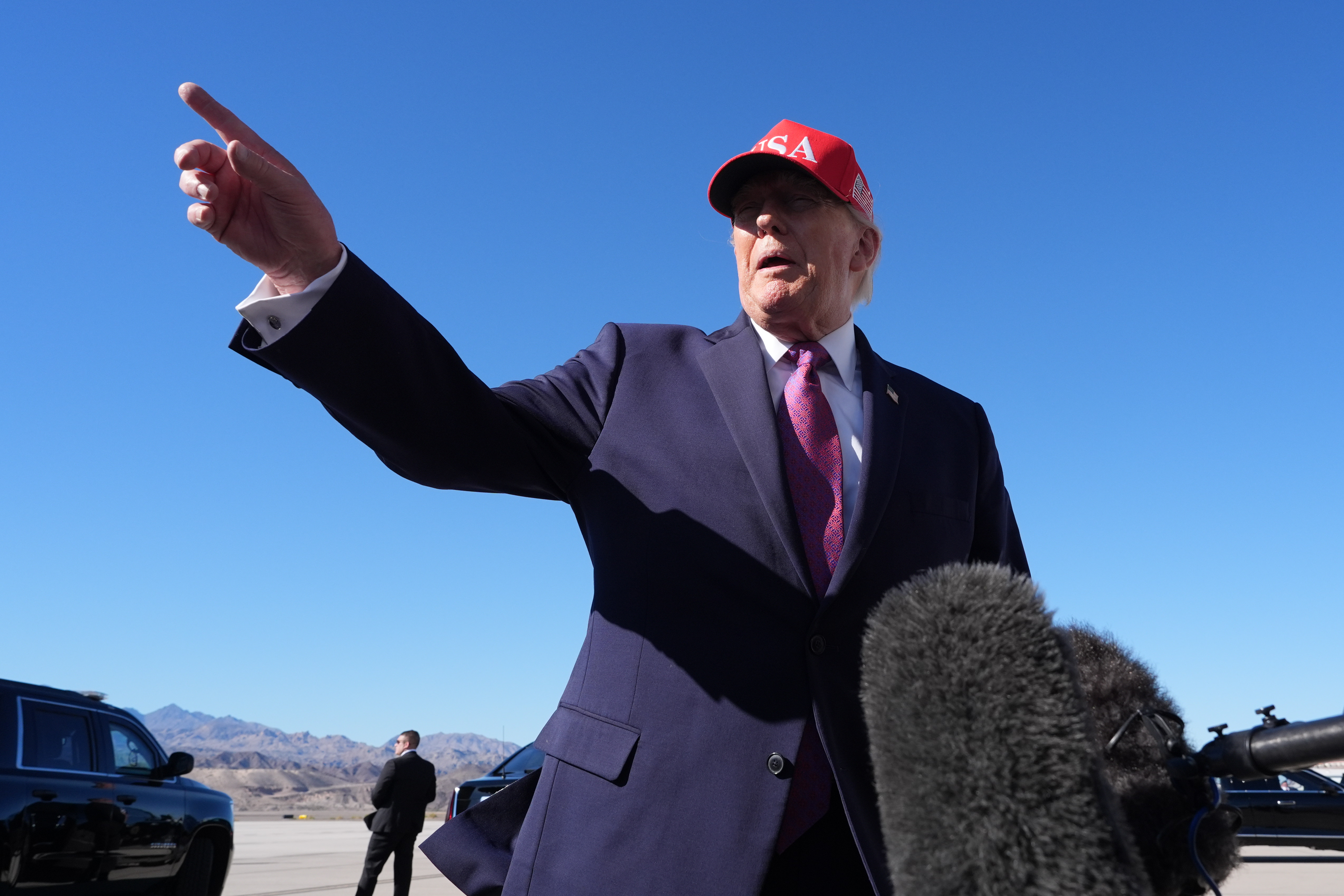 Trump sobre quienes filtran información clasificada: “Se les debería disparar”