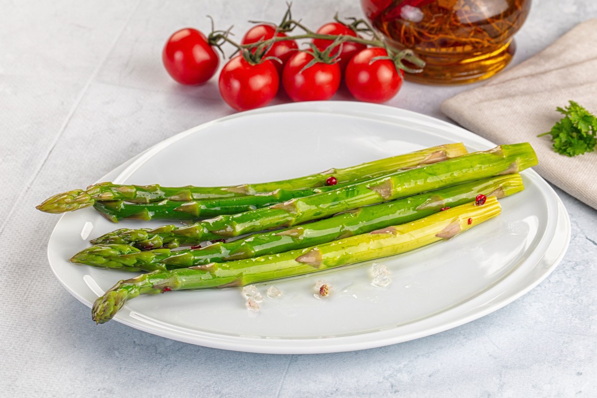 6 alimentos que causan mal olor en la orina y es normal