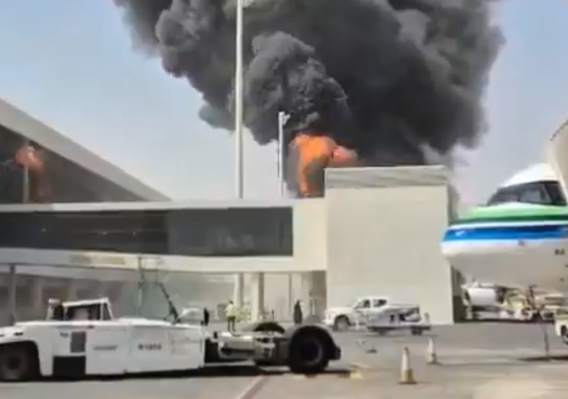 Ataque hutí contra aeropuerto de Riad deja 12 muertos, incluido un estadounidense