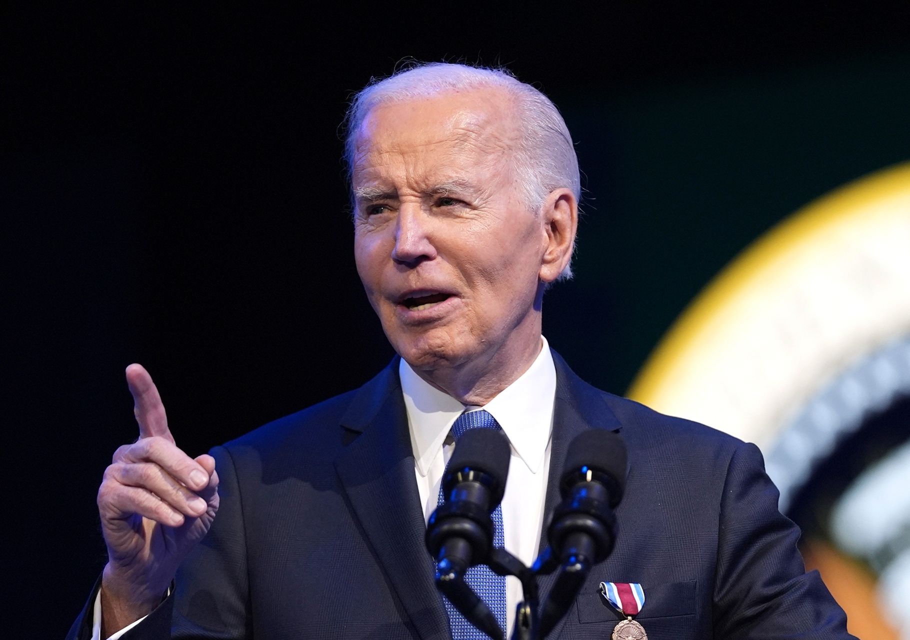 Biden contempló atacar instalación nuclear de Irán si detectaba avances hacia una bomba