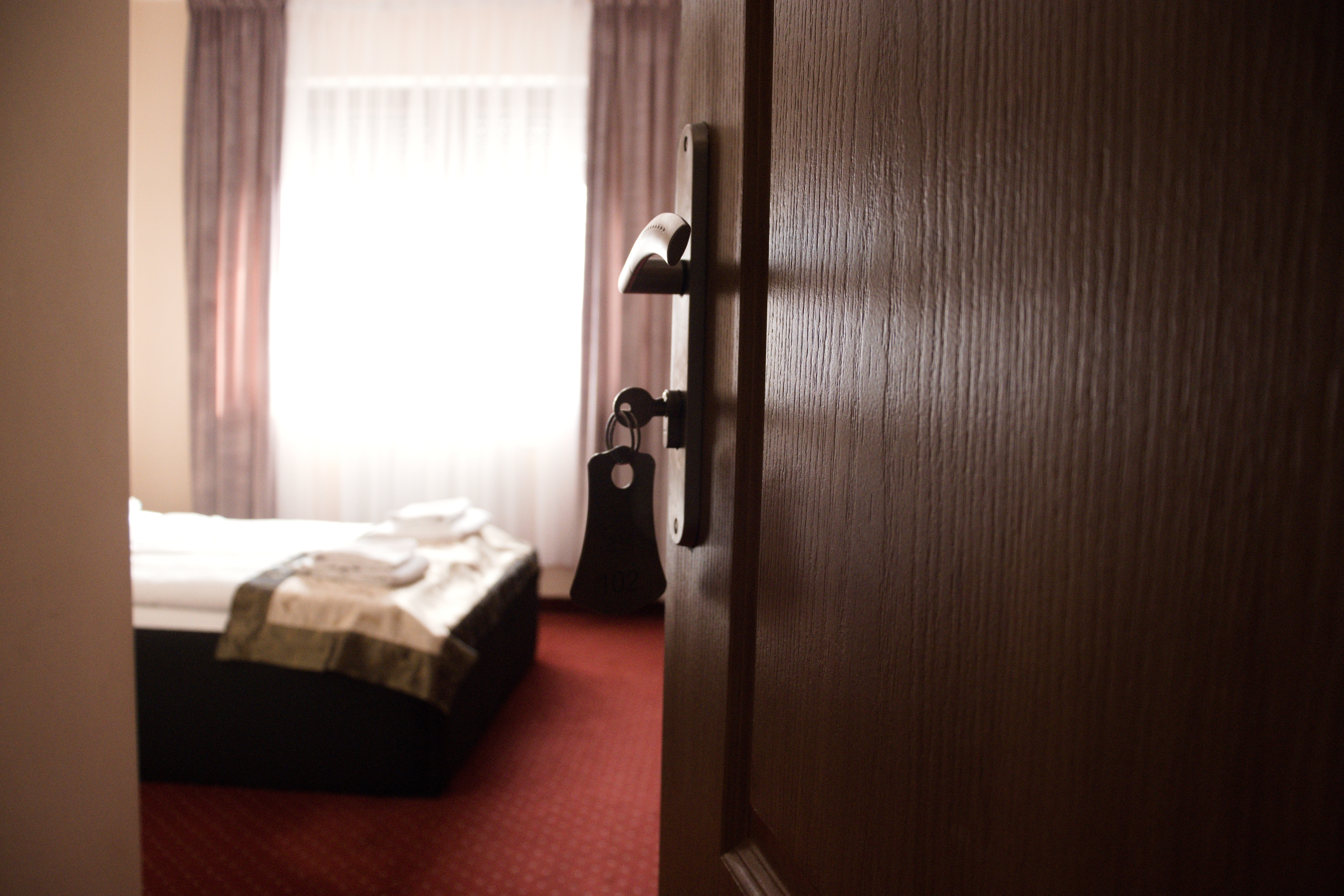 6 cosas que nunca debes usar en un cuarto de hotel: advierte una extrabajadora