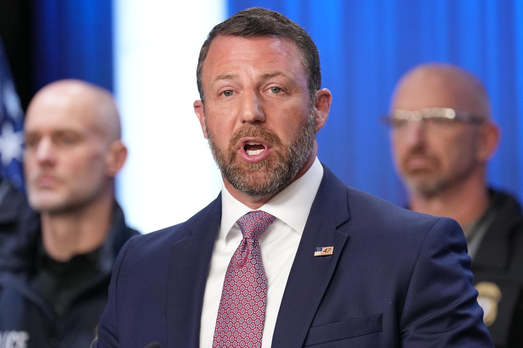 Markwayne Mullin respalda la transmisión en directo de la ejecución de Nidal Hasan pese a las críticas
