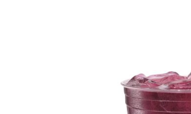 El trío espeluznante de la temporada: El Refrescante Poción de Medianoche, el Werewolf Punch y el Café helado Pesadilla de Nueces combinan sabores frutales, té verde y tiramisú para conquistar las celebraciones de Halloween en Dunkin’.